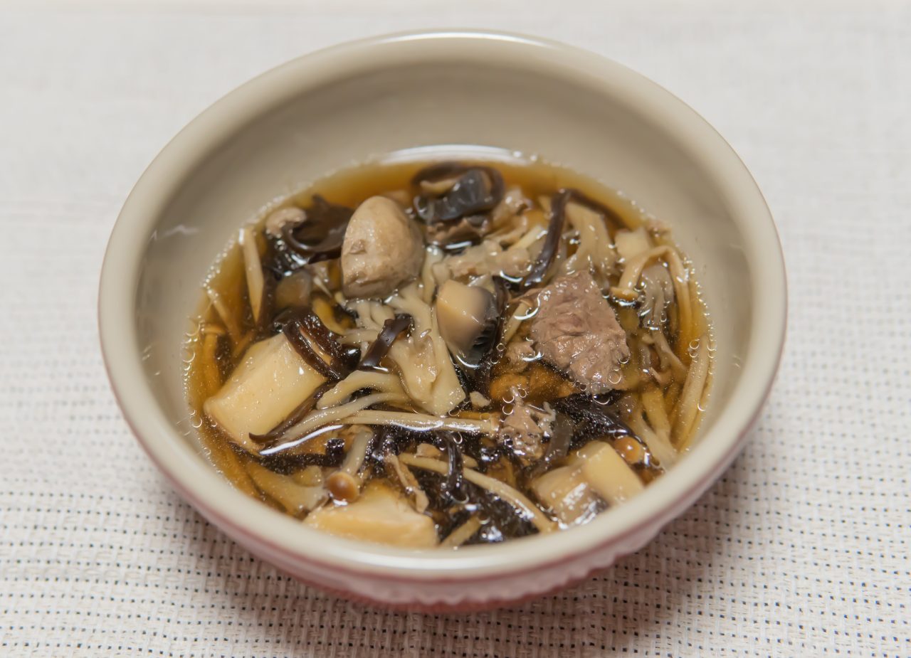 きのこと牛肉の中華スープ